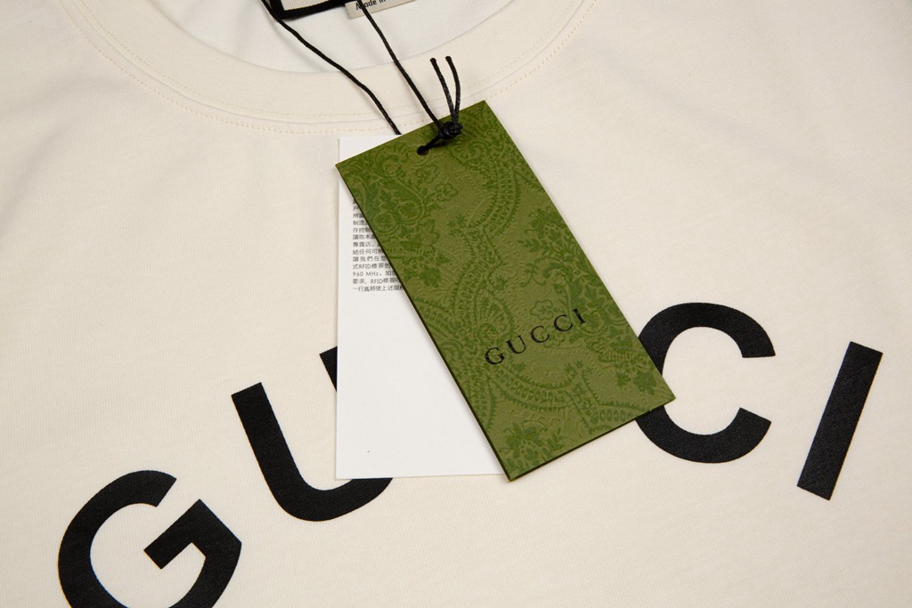 Gucc* T-shirt